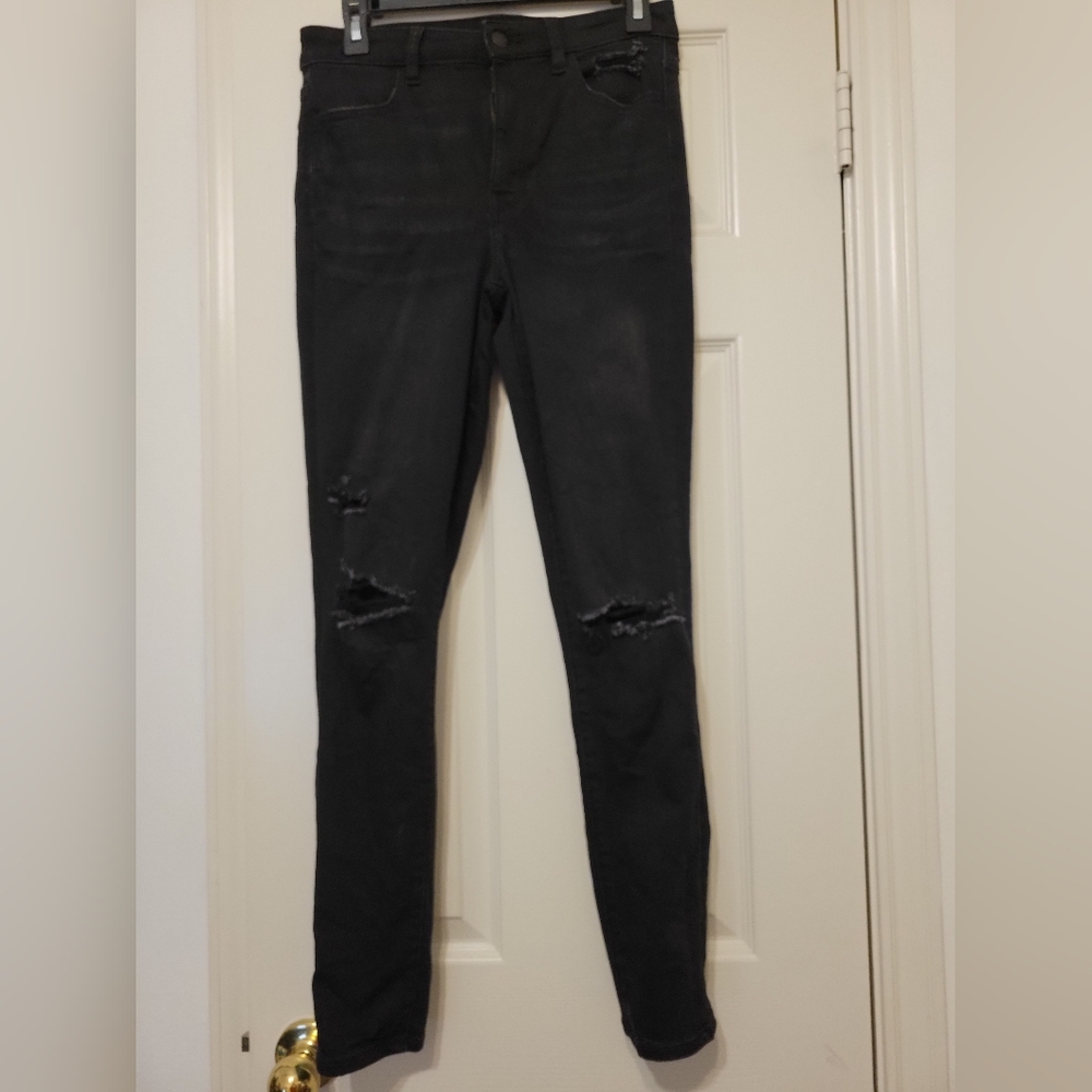 Black Skinny Jeans w/Shreds